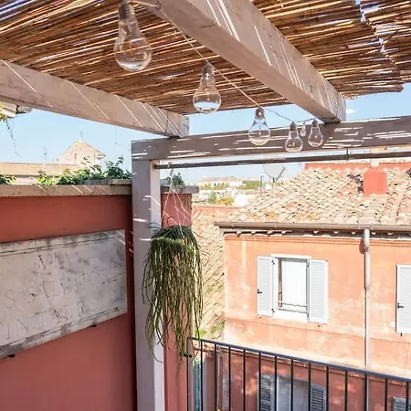 Amazing Terrace In Trastevere 아파트